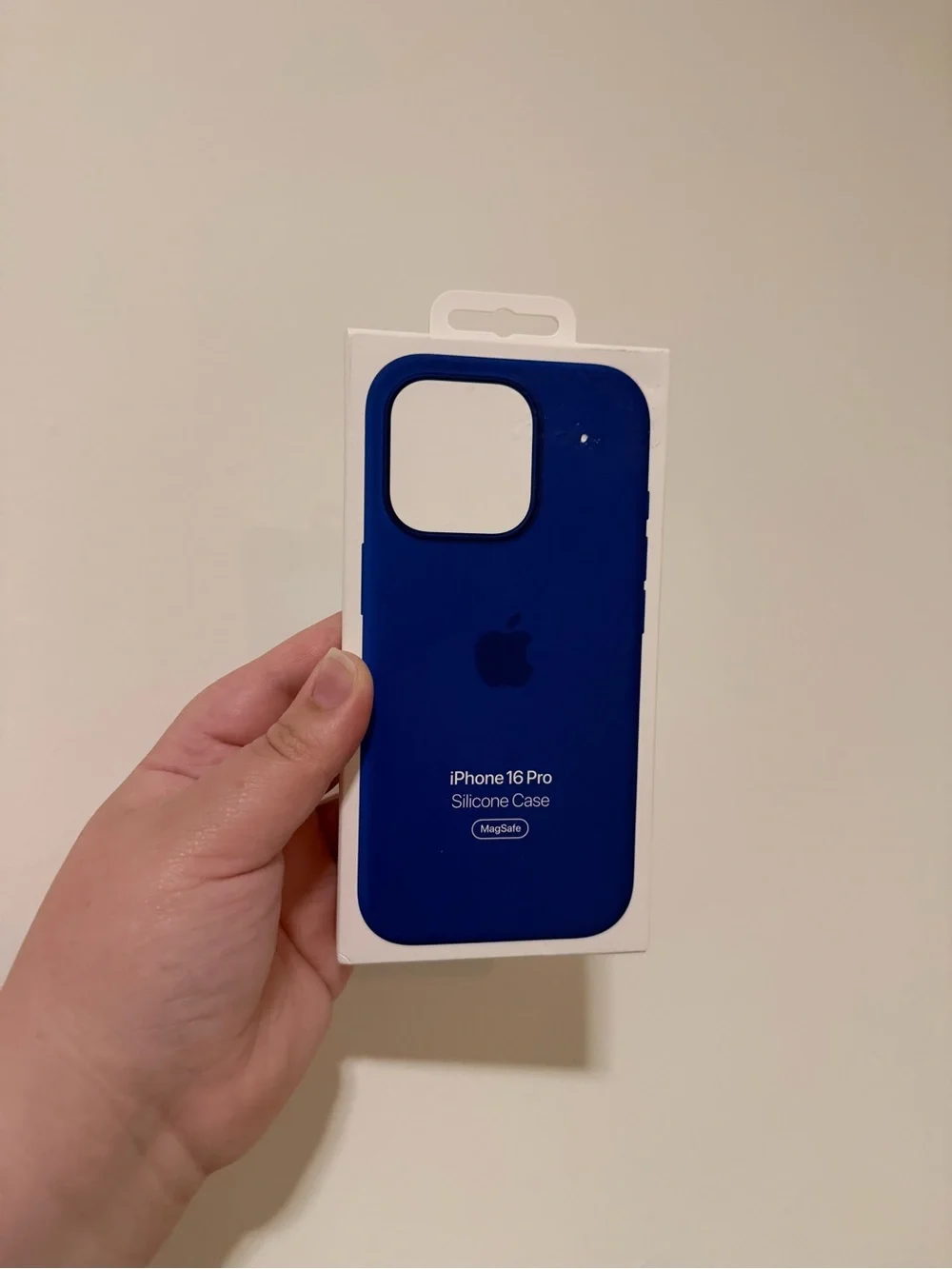 Apple iPhone 16 Pro Silicone Case with MagSafe NWT